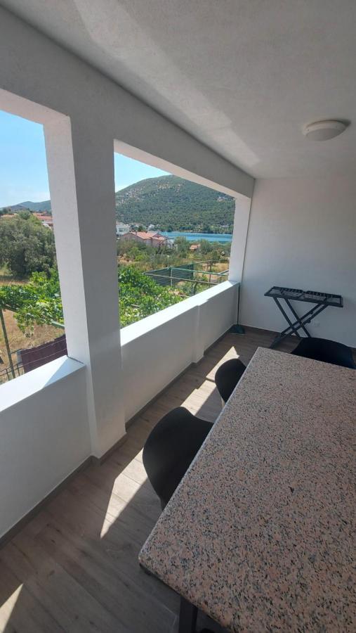 Apartmani Mlinar - Two Bedroom Apartment With Seaview Гребастика Экстерьер фото