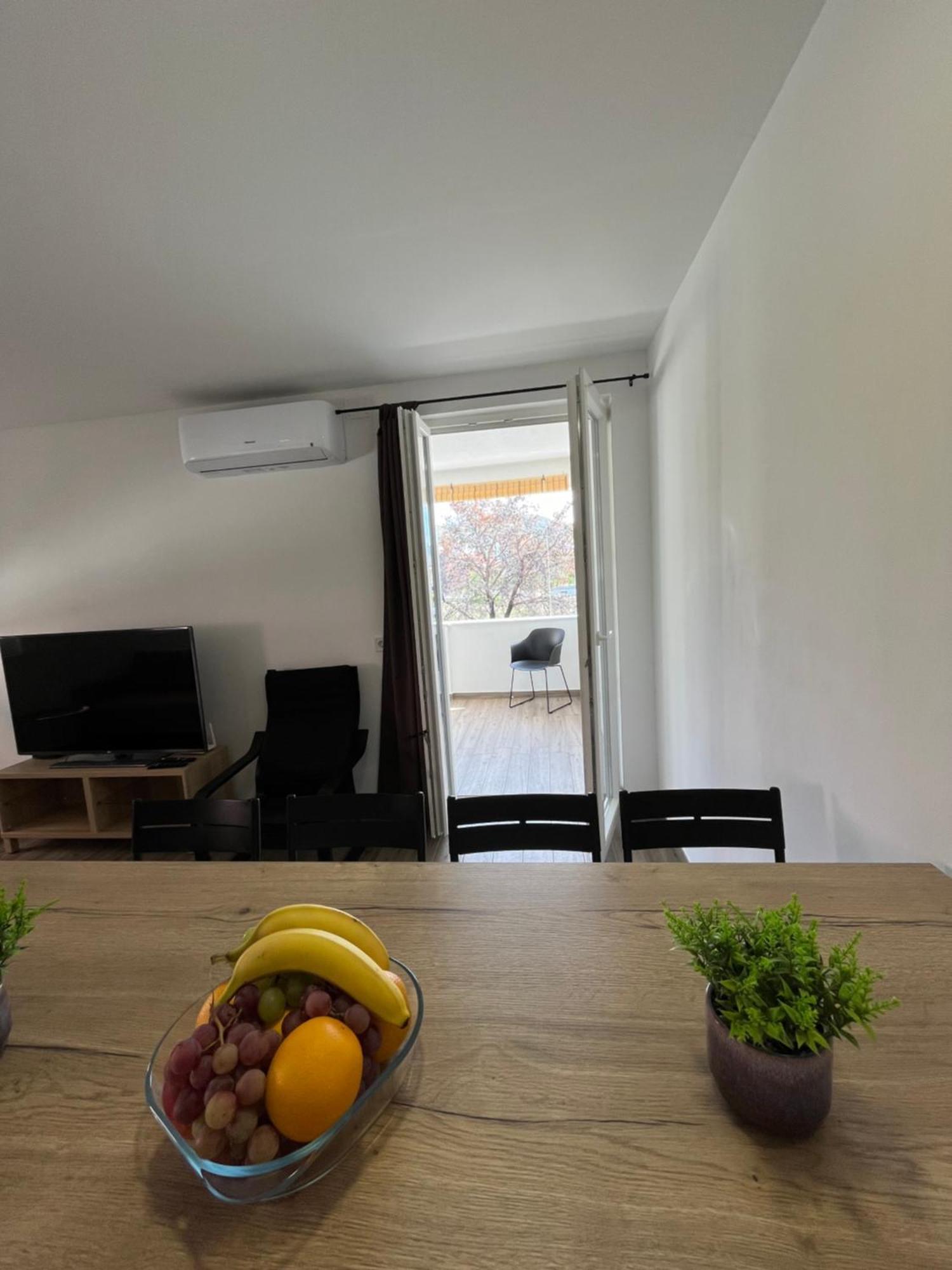 Apartmani Mlinar - Two Bedroom Apartment With Seaview Гребастика Экстерьер фото