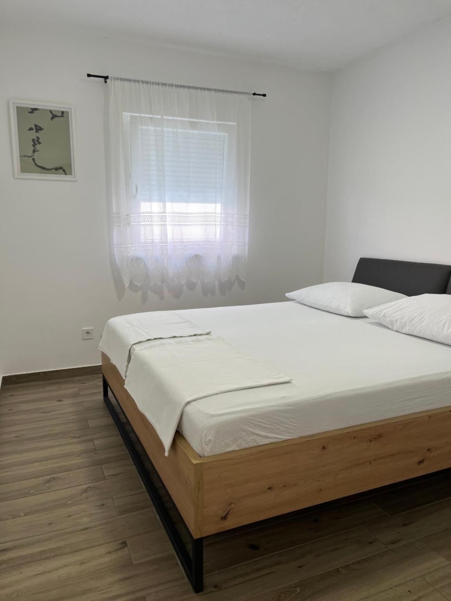 Apartmani Mlinar - Two Bedroom Apartment With Seaview Гребастика Экстерьер фото